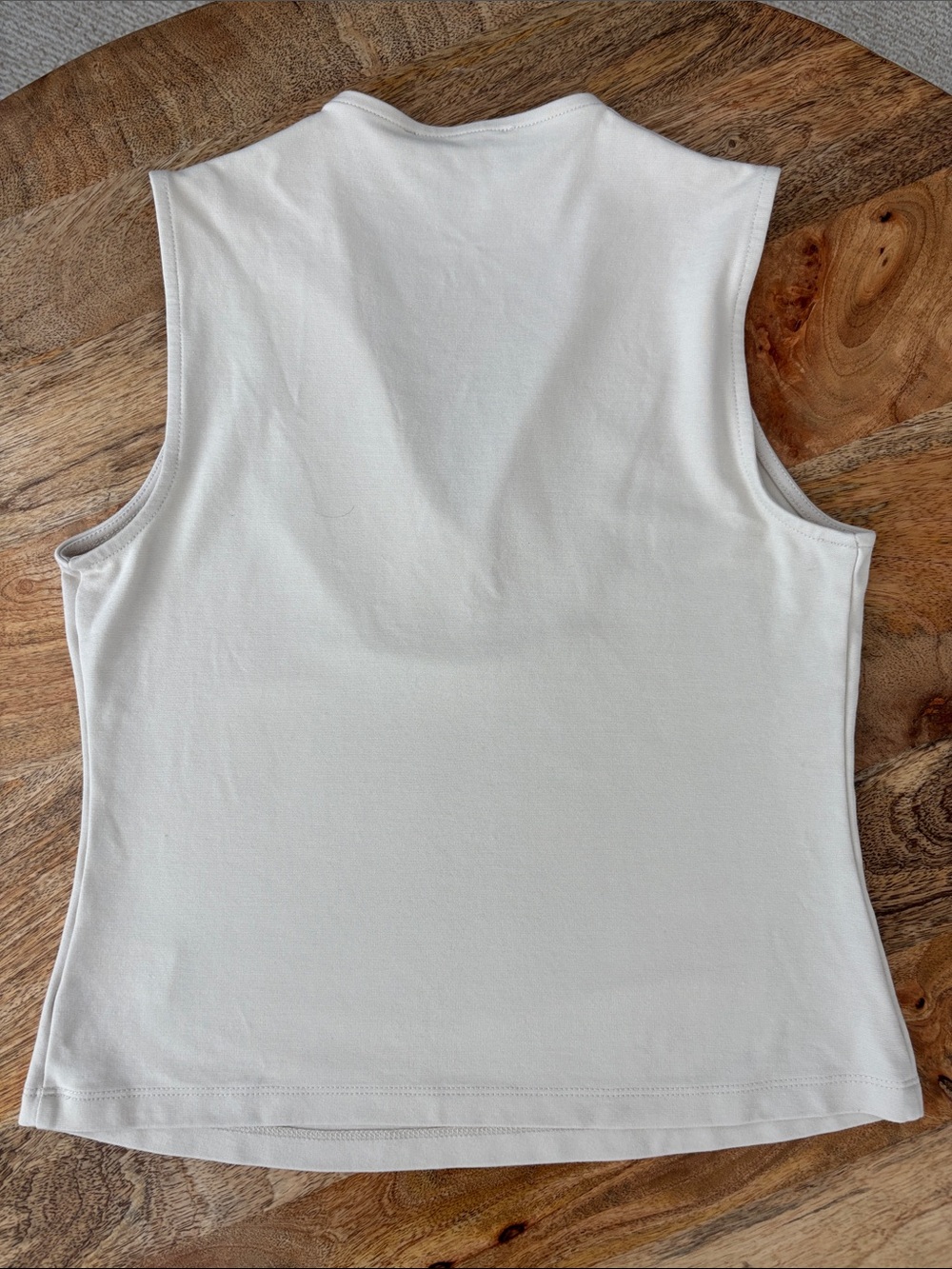 Tahari White V-Neck Sleeveless Tank - Picture 2 of 2